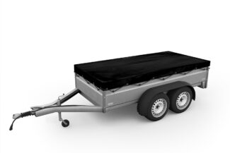 Auf weißem Untergrund steht ein zweiachsiger Anhänger mit schwarzer Plane und Metallrahmen. Er verfügt über eine Anhängerkupplung und zwei Räder, ist stromlinienförmig gestaltet und hat seitliche Stützen.