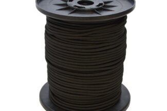 Eine große Spule mit 8 mm Expanderseil, fest auf eine schwarze Kunststoffrolle gewickelt, steht vor einem schlichten weißen Hintergrund zum Basteln, Campen oder für den alltäglichen Gebrauch bereit.