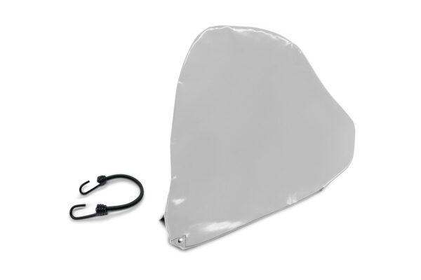 Eine graue, dreieckige Deichselhaube aus PVC-Plane mit einer Ecktülle, abgebildet neben einem schwarzen Bungee-Seil mit Haken an beiden Enden.