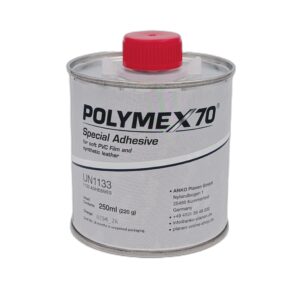 Eine 250-ml-Pinseldose mit PVC-Kleber „Polymex70“ und rotem Deckel, gekennzeichnet für die Anwendung auf PVC-Folie und Kunstleder.