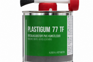 Eine 250-ml-Metalldose mit PVC-Planenkleber Plastigum77 mit grünem Etikett, rotem Schraubverschluss und angebrachtem Pinselapplikator.