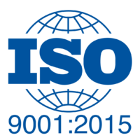 Blauer ISO-Schriftzug über dem Umriss eines Globus, darunter die Aufschrift „9001:2015“, was auf die Zertifizierung nach ISO 9001:2015 für Qualitätsmanagementsysteme hinweist.
